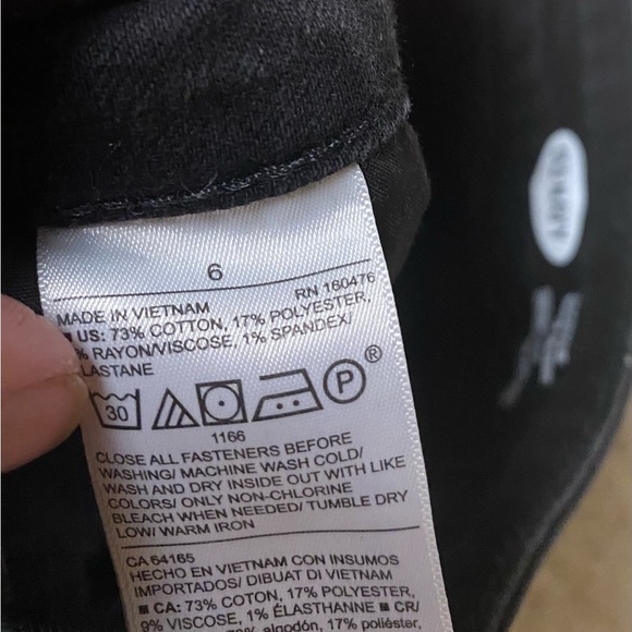 Ladies Old Navy Size 6 Rockstar Black Jeans - Picture 6 of 7